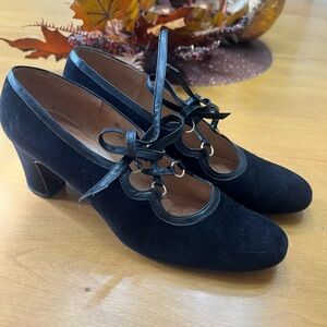 Saks Fifth Avenue Made In Spain Vintage Black Velvet Heels Size 7